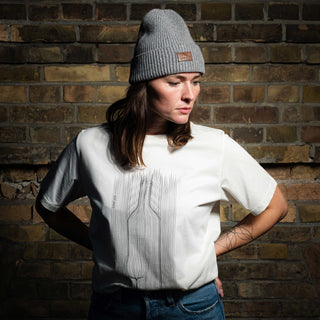 Wein T-Shirt Bottleline unisex in vanilla getragen von Julia